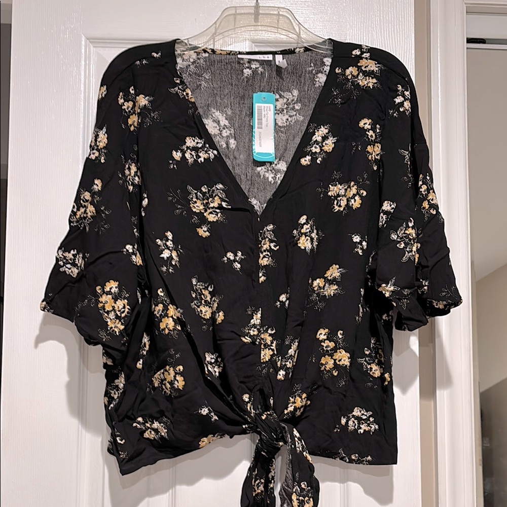 LUQ Floral Black Women's Top. Size XXL. New with tags.